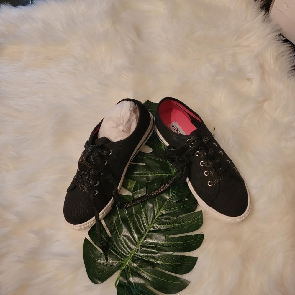 Steve Madden Kids sneakers, Size 2 black
